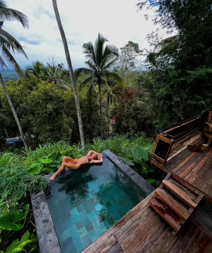 "Thiên thần" vô địch nhảy sào Anh, khoe ảnh bikini "nóng bỏng" - 6