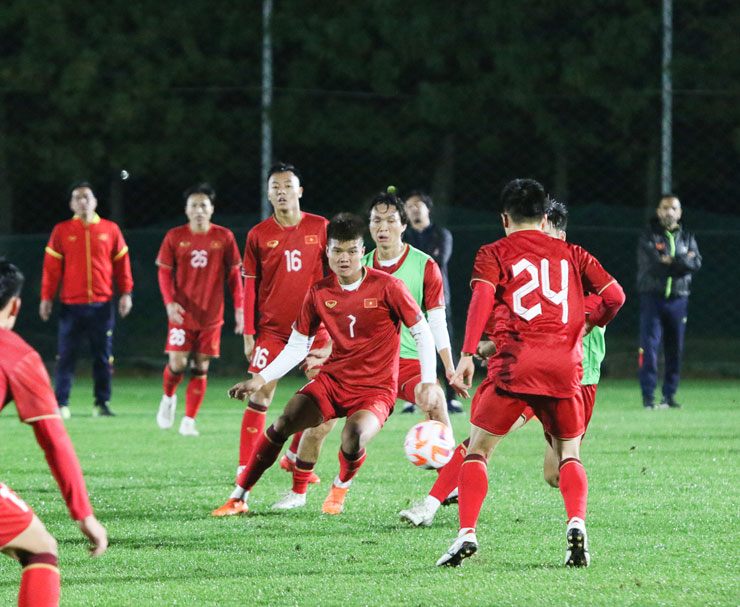 ĐT Việt Nam có mặt ở Hàn Quốc, chờ đấu Son Heung Min và đồng đội - 11