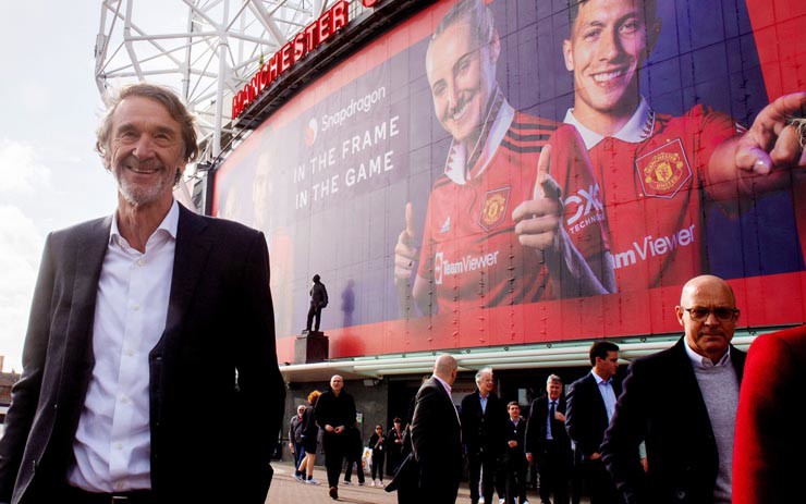 Fan MU nổi giận với nhà Glazer, lo ngại bạo động ở Old Trafford - 1