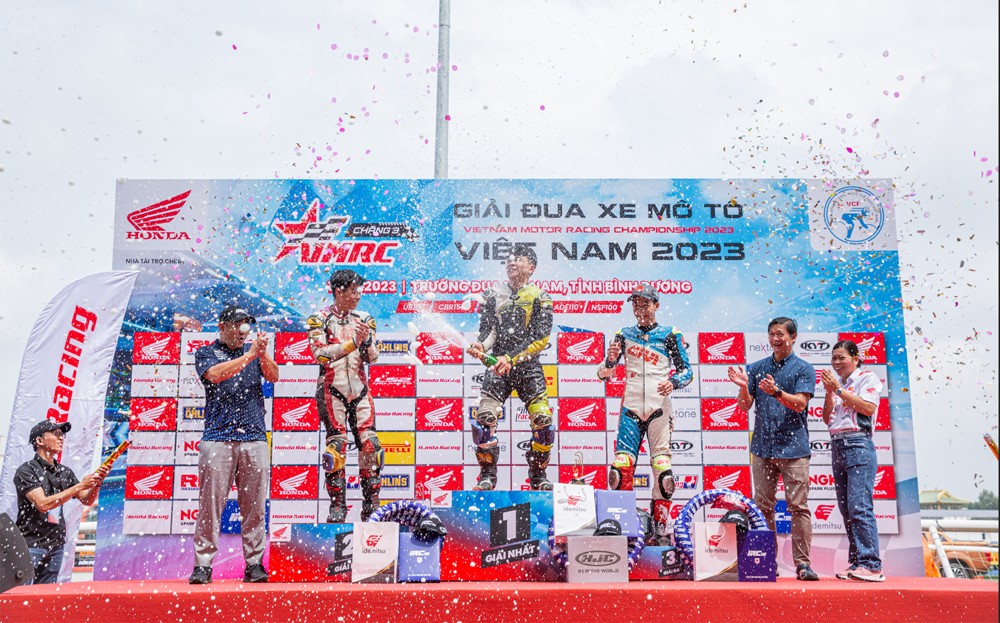 Giải đua xe Mô tô Việt Nam VMRC 2023 chặng 3: Đại Nam rực lửa ngày trở lại - 2