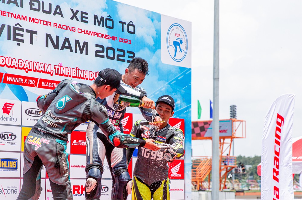Giải đua xe Mô tô Việt Nam VMRC 2023 chặng 3: Đại Nam rực lửa ngày trở lại - 5