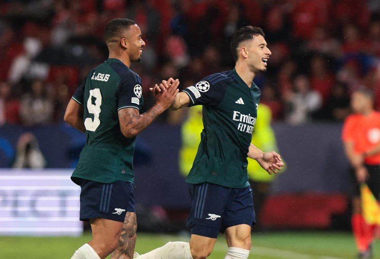 Tin mới nhất bóng đá tối 25/10: Roma của Mourinho bị phạt vì vụ câu giờ - 2