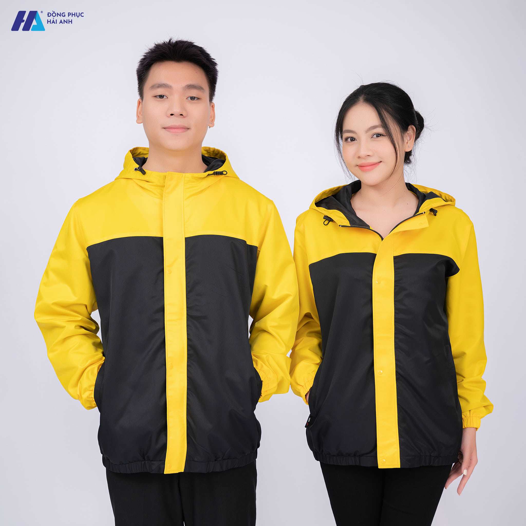 Bất ngờ với thiết kế độc đáo trong BST áo gió Hải Anh? - 1