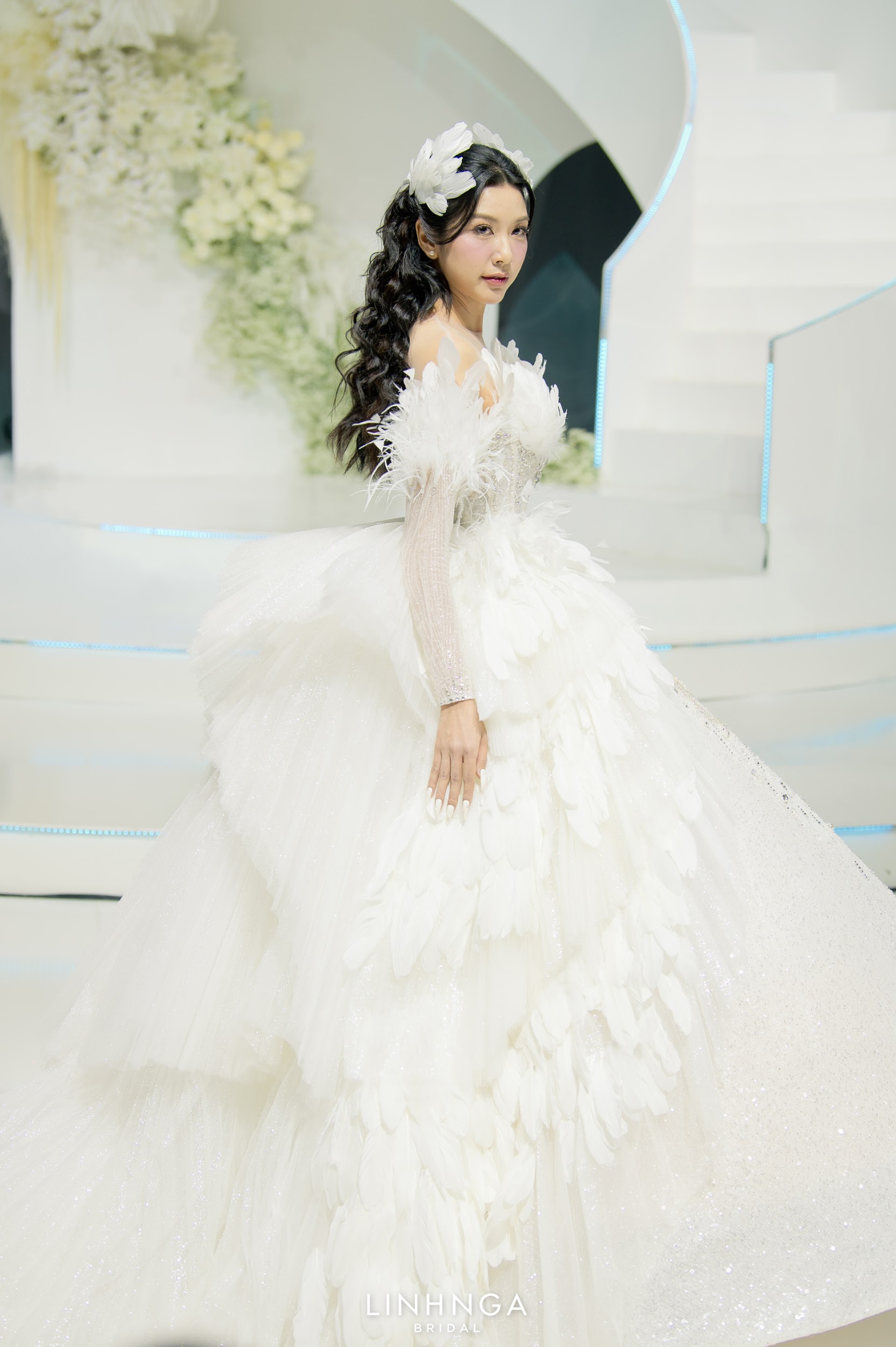 Dàn Á hậu đọ dáng tại show NTK Linh Nga: Thuý Vân là vedette, Kim Chi hoá cô dâu lộng lẫy sau Miss Earth Việt Nam 2023 - 4
