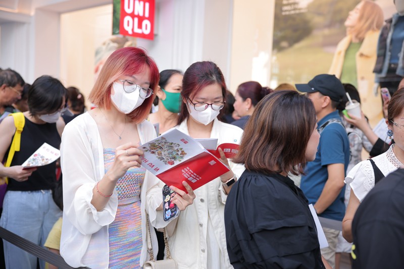 Hàng dài các bạn trẻ và người dân Thủ đô háo hức chào đón cửa hàng UNIQLO Hoàn Kiếm - 2