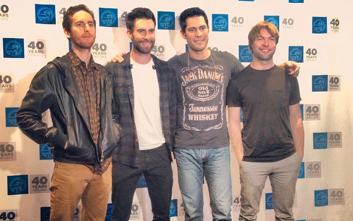 Chân dung thành viên nhóm nhạc Maroon 5 đình đám sẽ đến Việt Nam - 7