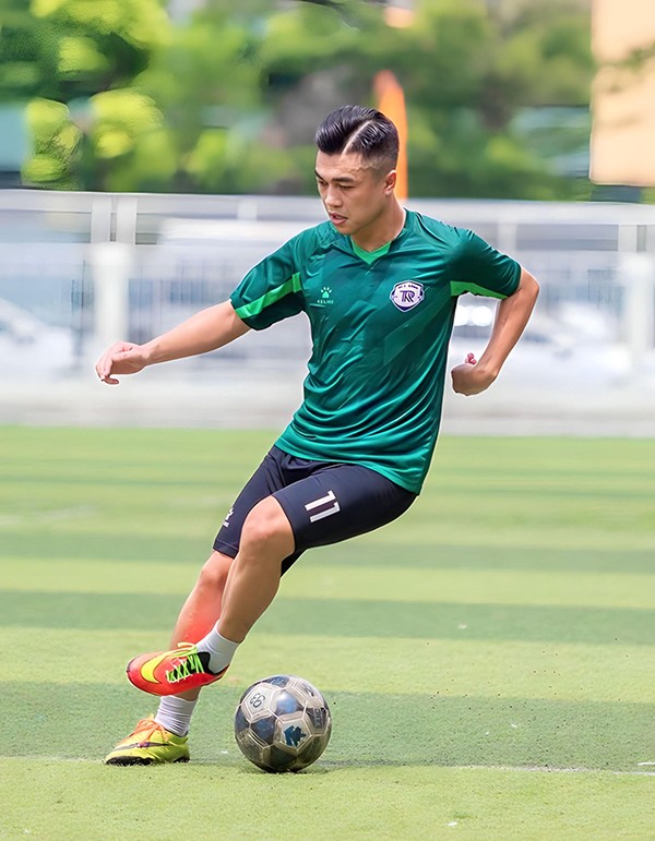 Linh Đại Sư chàng cầu thủ "Phủi" điển trai bén duyên với ngành Nightlife giải trí - 2