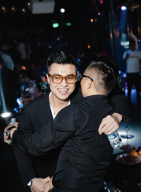 Linh Đại Sư chàng cầu thủ "Phủi" điển trai bén duyên với ngành Nightlife giải trí - 4