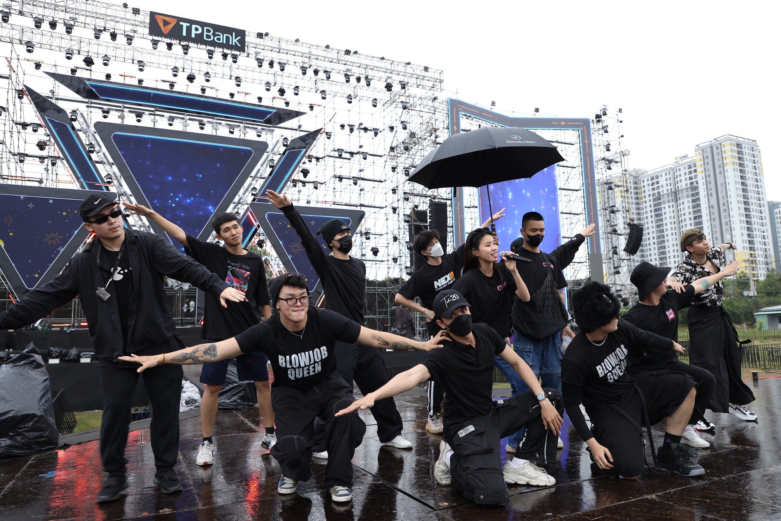 Giới trẻ nô nức xếp hàng săn vé “đu idol” Sơn Tùng M-TP, HIEUTHUHAI - 3