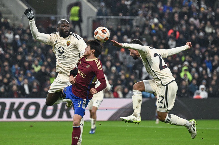 12 anh hào vào vòng knock-out Europa League: Ấn tượng Ngoại hạng Anh, Roma lo lắng - 1