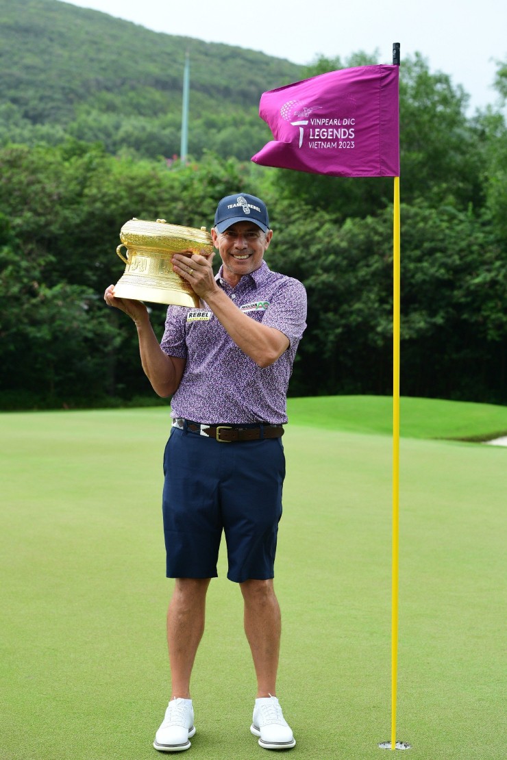 Golfer người Brazil thi đấu bùng nổ vô địch giải golf huyền thoại ở Việt Nam - 2