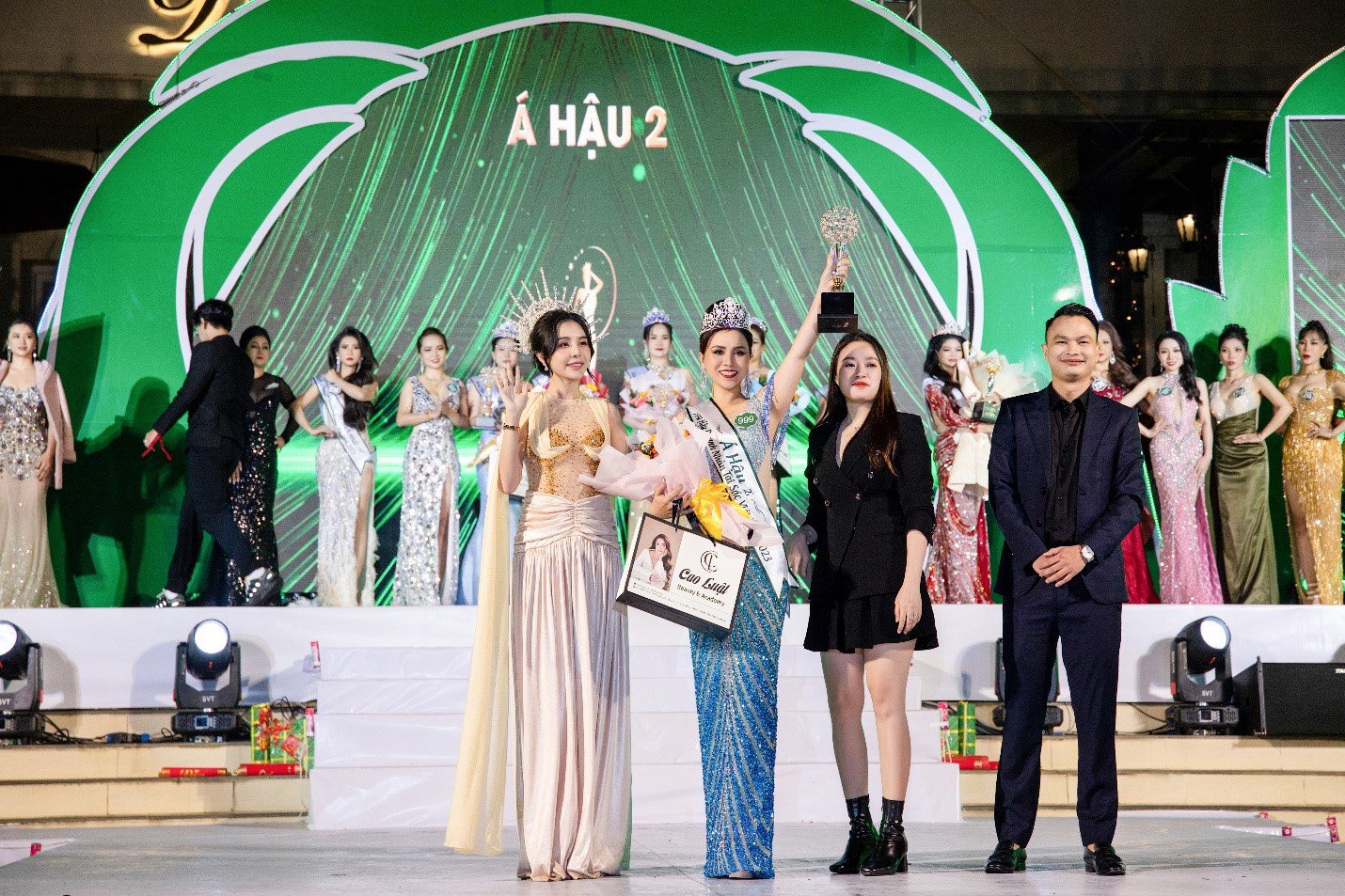 Á hậu 2 Hoa hậu Doanh nhân Tài sắc Việt Nam 2023 chính thức gọi tên thí sinh Vũ Thị Ánh Linh - 1
