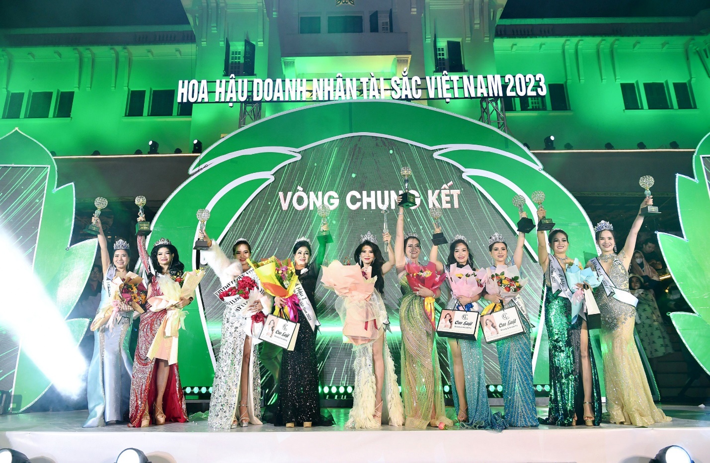 Doanh nhân Phan Thị Mỹ Linh chính thức lên ngôi Hoa hậu Doanh nhân Tài sắc Việt Nam 2023 - 1