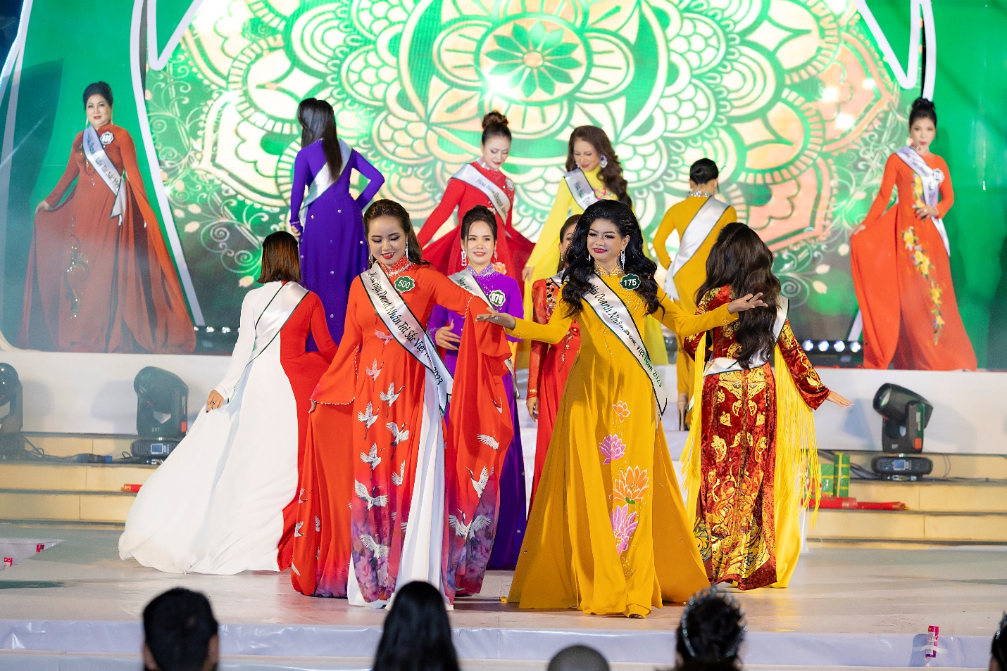 Doanh nhân Phan Thị Mỹ Linh chính thức lên ngôi Hoa hậu Doanh nhân Tài sắc Việt Nam 2023 - 2