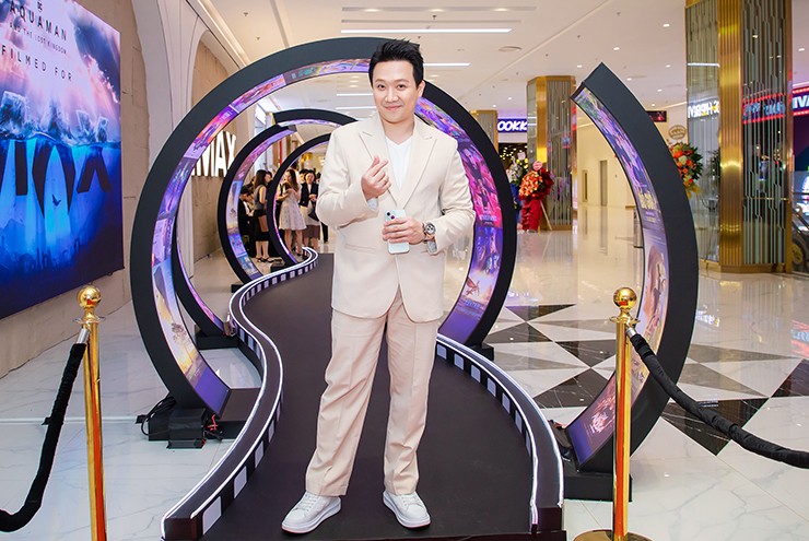 Hàng loạt siêu sao đổ bộ, Galaxy Sala vừa khai trương đã chiếm trọn Spotlight - 2