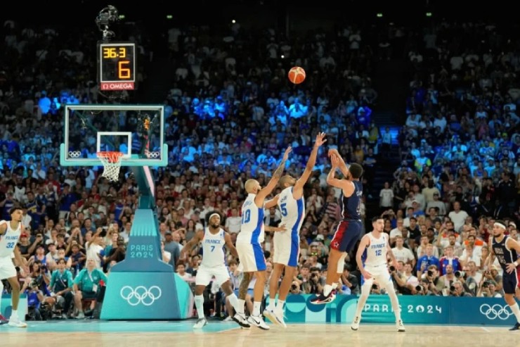 "Messi bóng rổ" Curry và pha ném rổ từ giữa sân quan trọng nhất sự nghiệp - 2