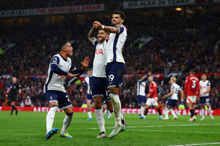 Nhận định trận HOT: MU âu lo tới "Hang rồng", Tottenham dễ thở ở Europa League - 1