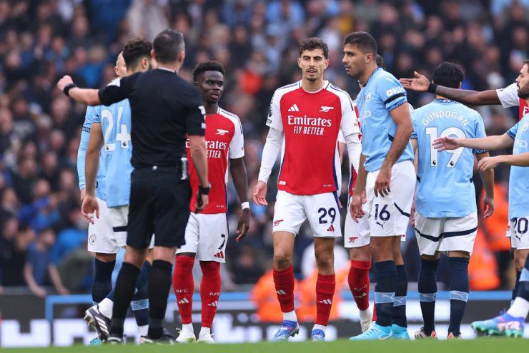 8 CLB Ngoại hạng Anh "đâm sau lưng" Man City, có tên MU & Arsenal - 2