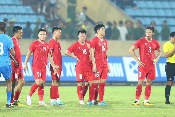 ĐT Việt Nam "nhìn đâu cũng thấy sai sai" và cái khó của HLV Kim Sang Sik - 1
