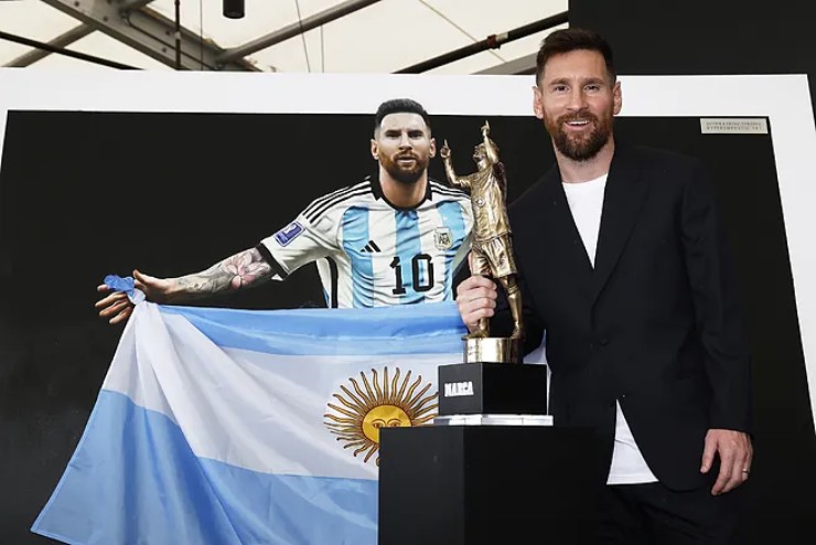 Messi rạng rỡ trong ngày nhận giải "Cầu thủ nhiều danh hiệu nhất lịch sử" - 3