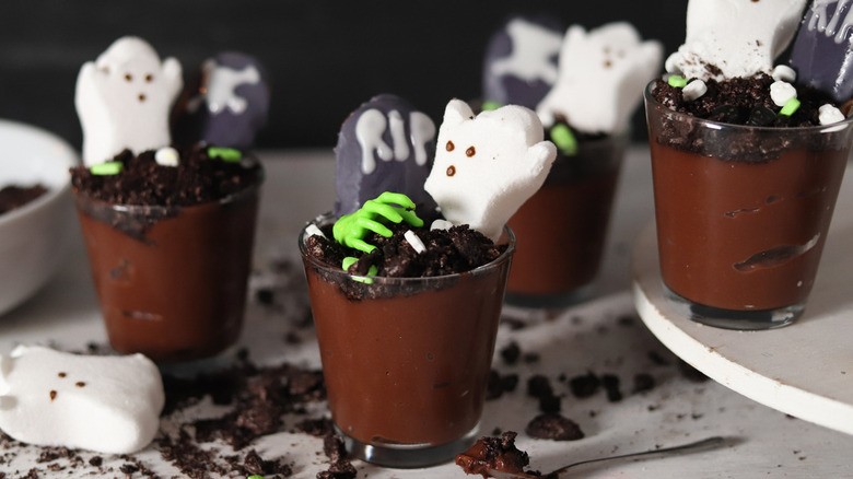 Cách làm pudding socola "ma quái" cho ngày Halloween - 10