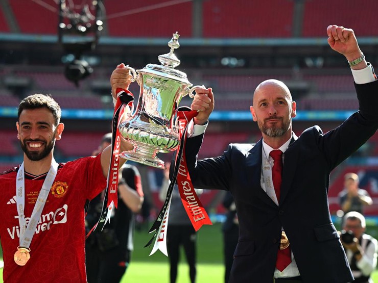 Ten Hag bị MU sa thải: Fernandes lên tiếng, Piers Morgan mỉa mai thậm tệ - 1