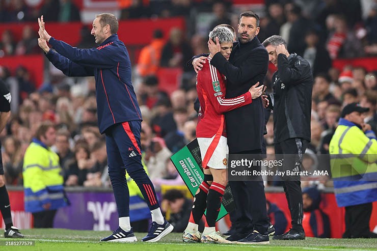 Họp báo MU - Chelsea: HLV tạm quyền Van Nistelrooy tiết lộ ý định với Amorim - 2