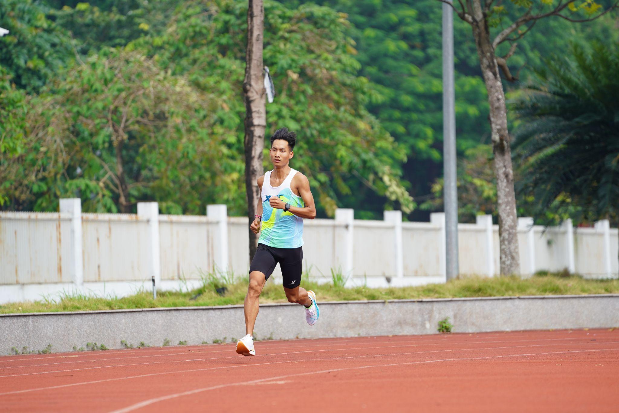 Trịnh Quốc Lượng và thành Viên  Xtep Running Club (XRC) gây ấn tượng tại giải Standard Chartered Marathon Di Sản Hà Nội - 2