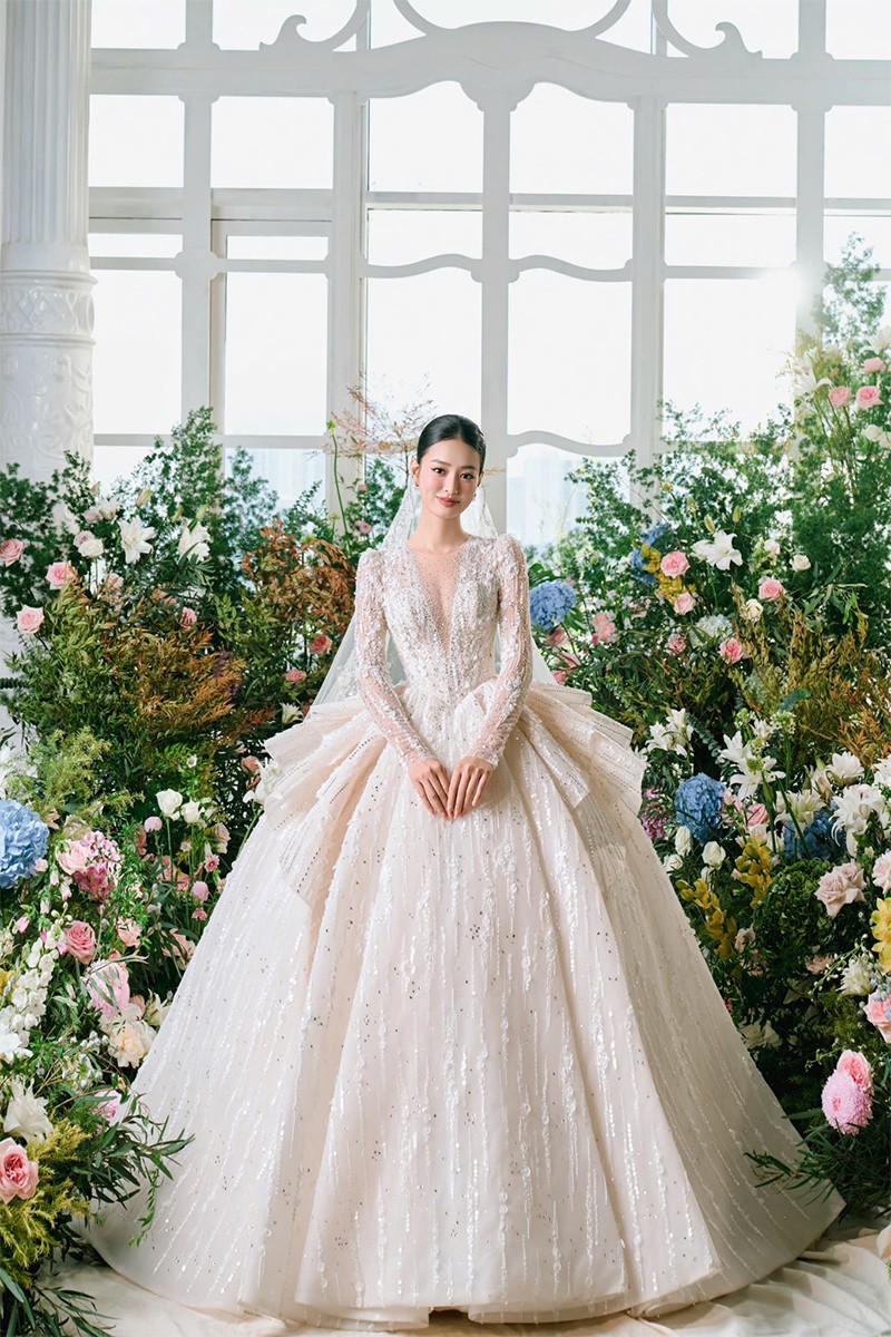 Á Hậu Bùi Khánh Linh rạng rỡ cùng BST White Rose Bridal: Vẻ đẹp hoàn mỹ ngày cưới - 2