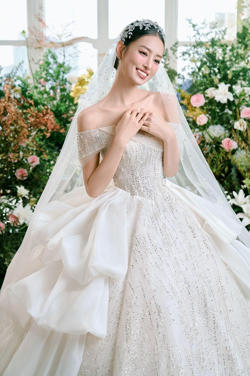 Á Hậu Bùi Khánh Linh rạng rỡ cùng BST White Rose Bridal: Vẻ đẹp hoàn mỹ ngày cưới - 4