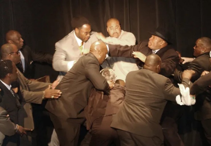 Mike Tyson "Thép" từng đánh nhau với khỉ đột, giờ đấu "Ông cháu" Jake - 2