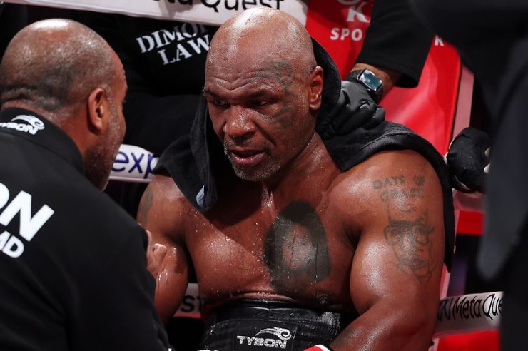 Mike Tyson thú nhận bị "chết hụt", thua Jake Paul nhưng thắng vì điều này - 1