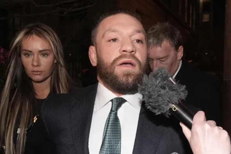 "Gã điên" McGregor bị kết tội "làm bậy" phụ nữ, mất toi hơn 6 tỷ đồng - 1