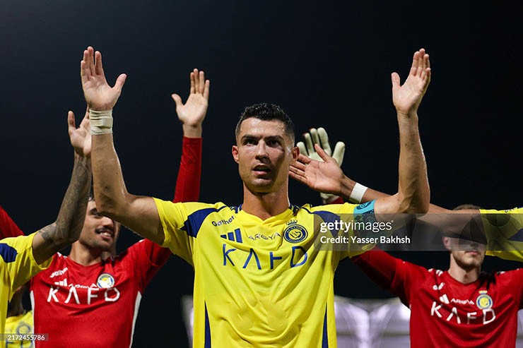 Ronaldo sắp hết hợp đồng với Al Nassr, thực hư tin tái hợp Mourinho - 1