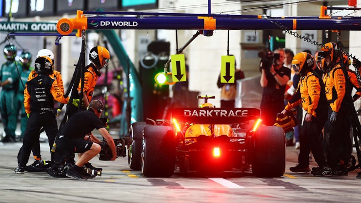 Đua xe F1, Qatar GP: Verstappen cán mốc chiến thắng thứ 9 của mùa giải - 4