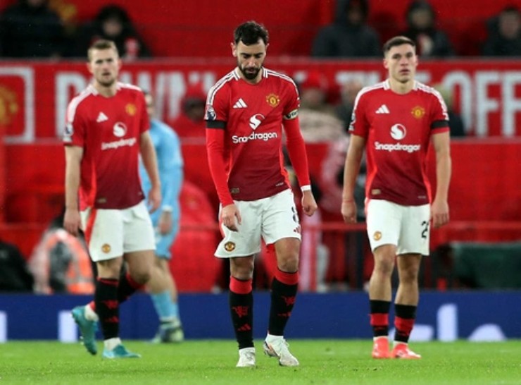 Rực lửa vòng 15 Ngoại hạng Anh: Thành Manchester sụp đổ, London chia nửa buồn vui - 1