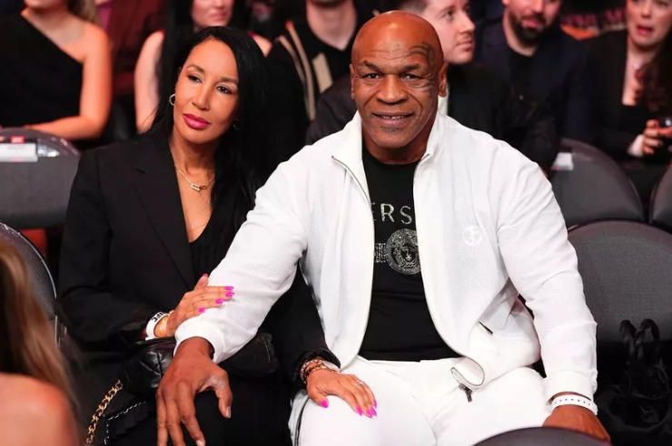 Mike Tyson thua "ông cháu" Paul, bị "cấm thi đấu mãi mãi" vì lý do này - 2