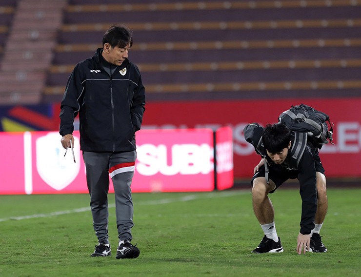 HLV Shin Tae Yong “soi” sân Việt Trì, Ronaldo háo hức đấu ĐT Việt Nam - 2