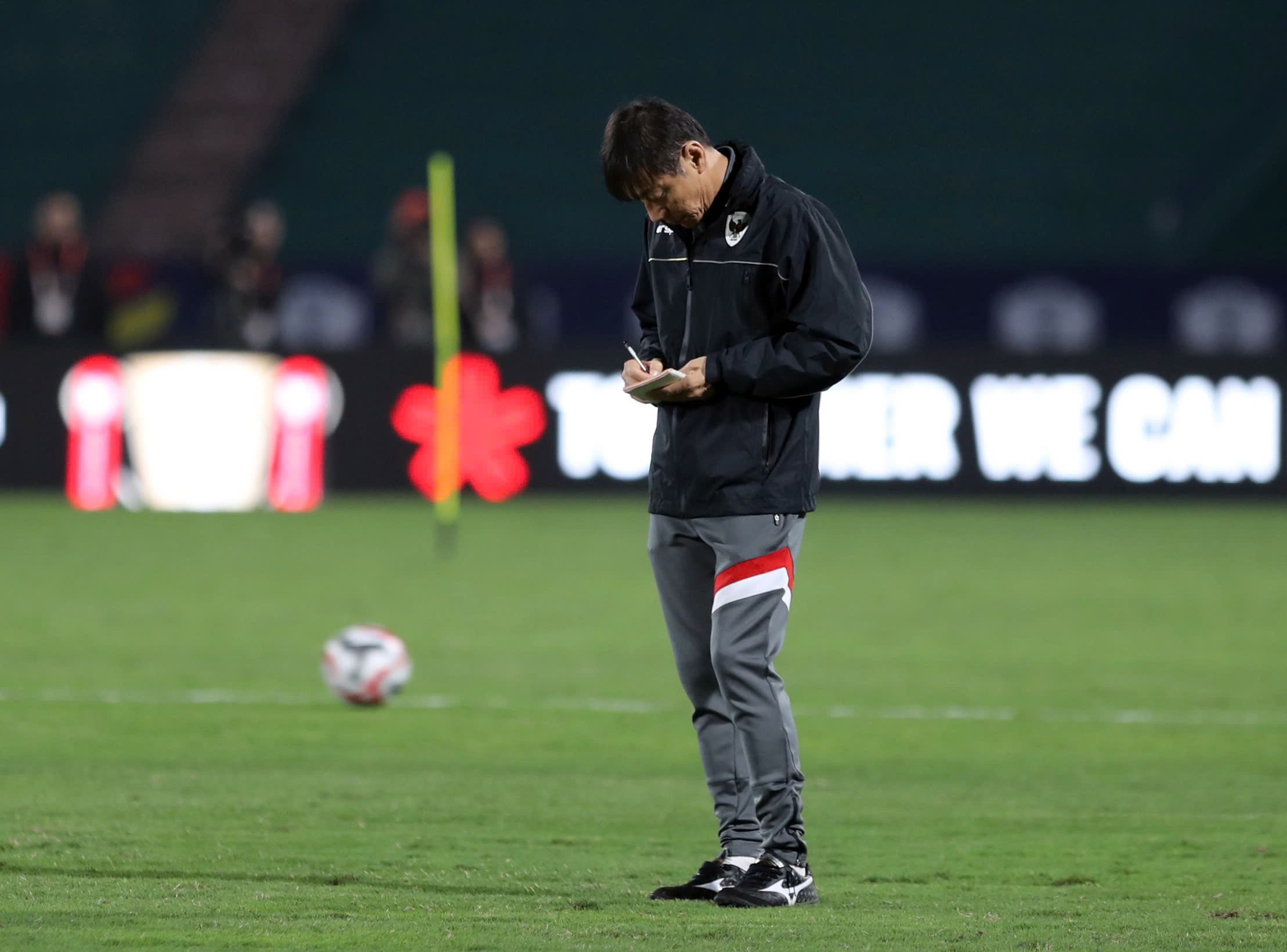 HLV Shin Tae Yong “soi” sân Việt Trì, Ronaldo háo hức đấu ĐT Việt Nam - 3