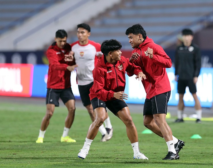 HLV Shin Tae Yong “soi” sân Việt Trì, Ronaldo háo hức đấu ĐT Việt Nam - 10