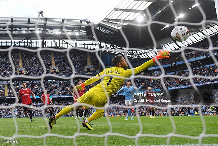 Foden tụt dốc không phanh, Man City khó xử trước derby Manchester - 4
