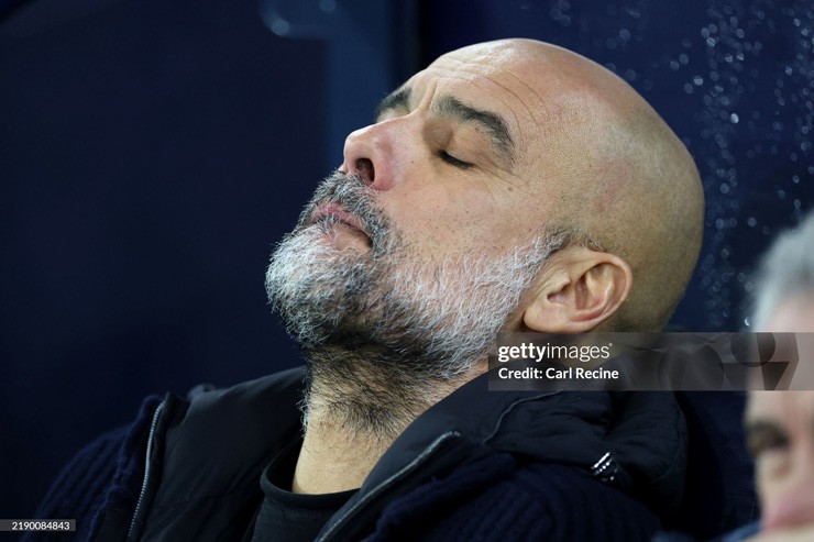 Pep Guardiola trong cơn khủng hoảng: "Thuyết âm mưu" muốn bị sa thải? - 1