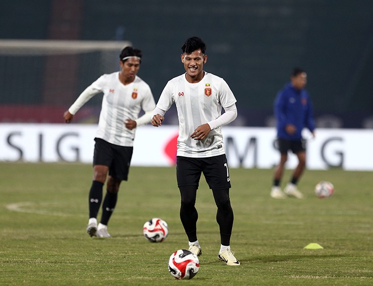 Cựu "Vua phá lưới" AFF Cup khoe tài ở Việt Trì, chờ gây bất ngờ với ĐT Việt Nam - 10