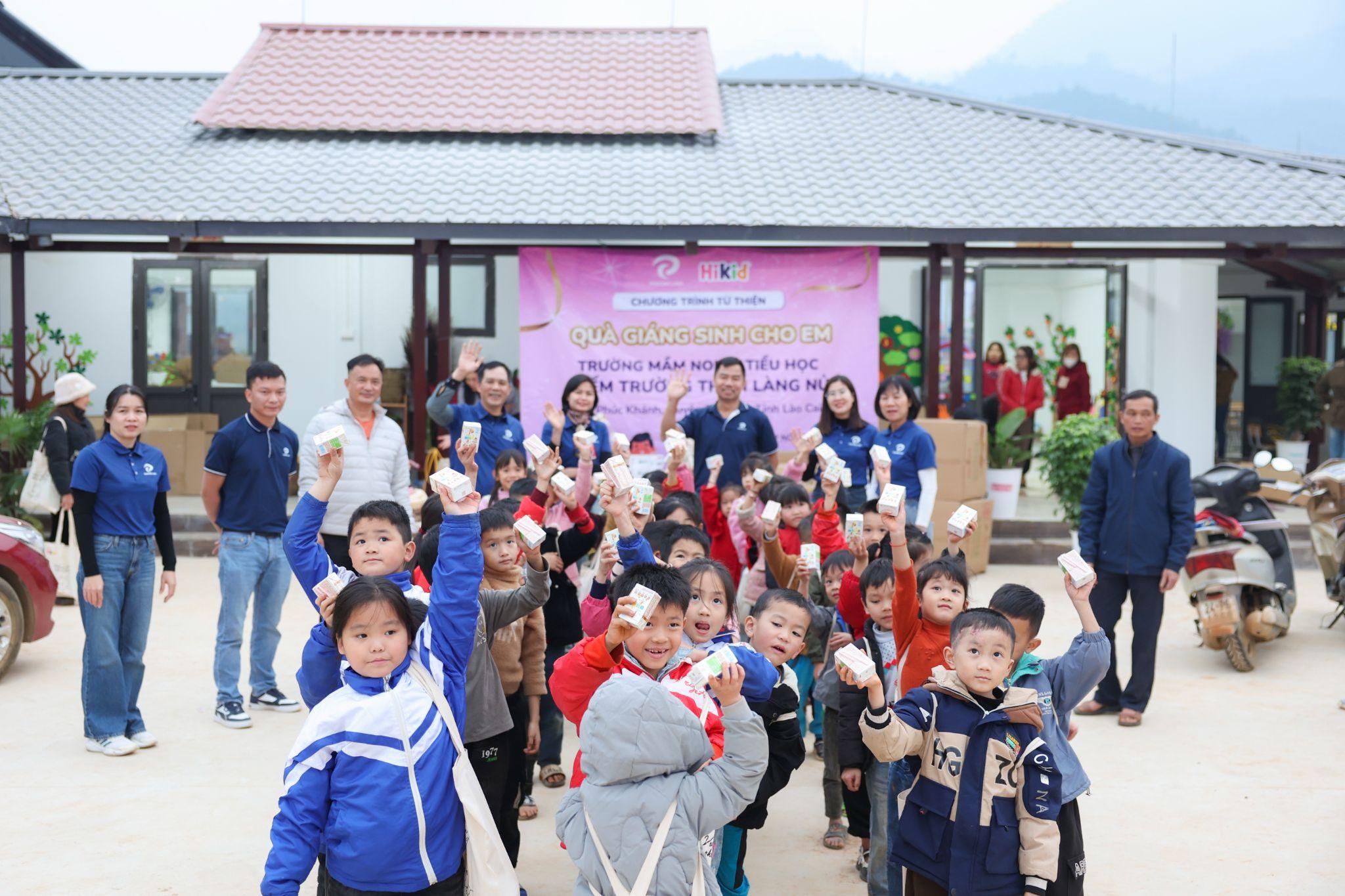 Công ty TNHH XNK & TM Phương Linh và nhãn hàng Hikid mang giáng sinh ấm áp đến các bé Làng Nủ - 5