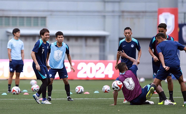 Xuân Son hưng phấn chờ phá lưới Singapore, ĐT Việt Nam làm quen sân Jalan Besar - 12
