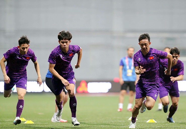 Xuân Son hưng phấn chờ phá lưới Singapore, ĐT Việt Nam làm quen sân Jalan Besar - 7