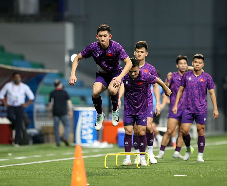 Xuân Son hưng phấn chờ phá lưới Singapore, ĐT Việt Nam làm quen sân Jalan Besar - 2