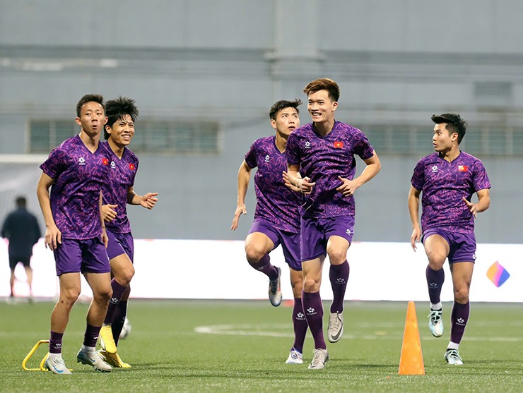 Xuân Son hưng phấn chờ phá lưới Singapore, ĐT Việt Nam làm quen sân Jalan Besar - 6