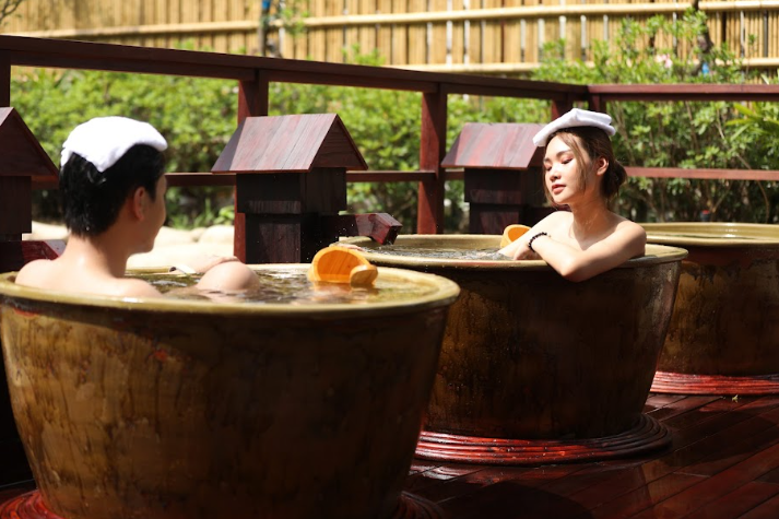 Quảng Ninh lần đầu tiên tổ chức lễ diễu hành xe đèn lồng và bắn pháo hoa dịp Trung thu - 4