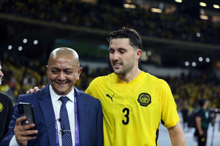 Báo chí phanh phui gốc gác sao Malaysia nhập tịch "chui", cùng tỉnh với Messi - 1